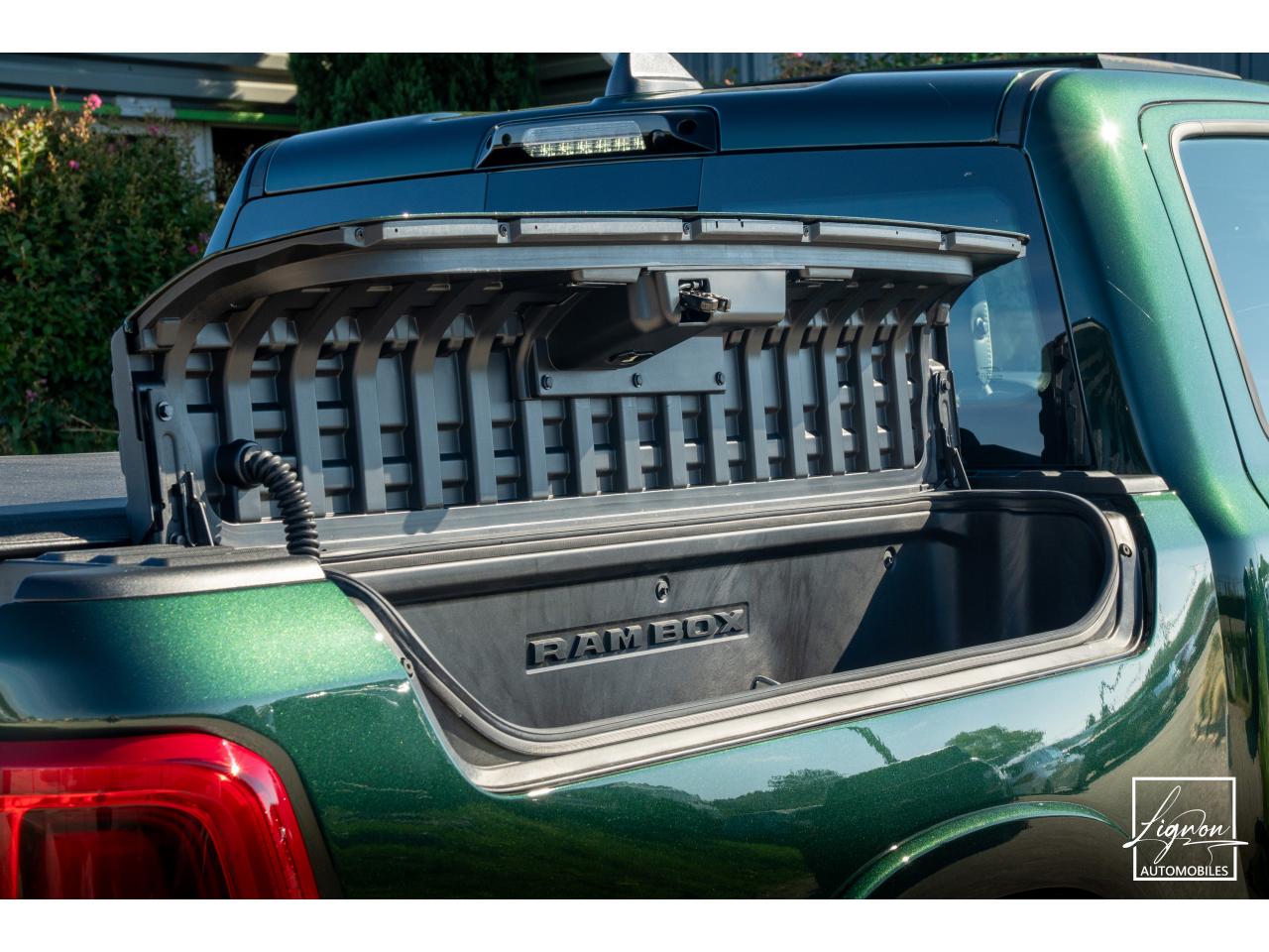 Photo DODGE RAM 1500 CREW LIMITED NIGHT EDITION RAMBOX HAYON MULTI 5.7 V8 400 CH eTORQUE