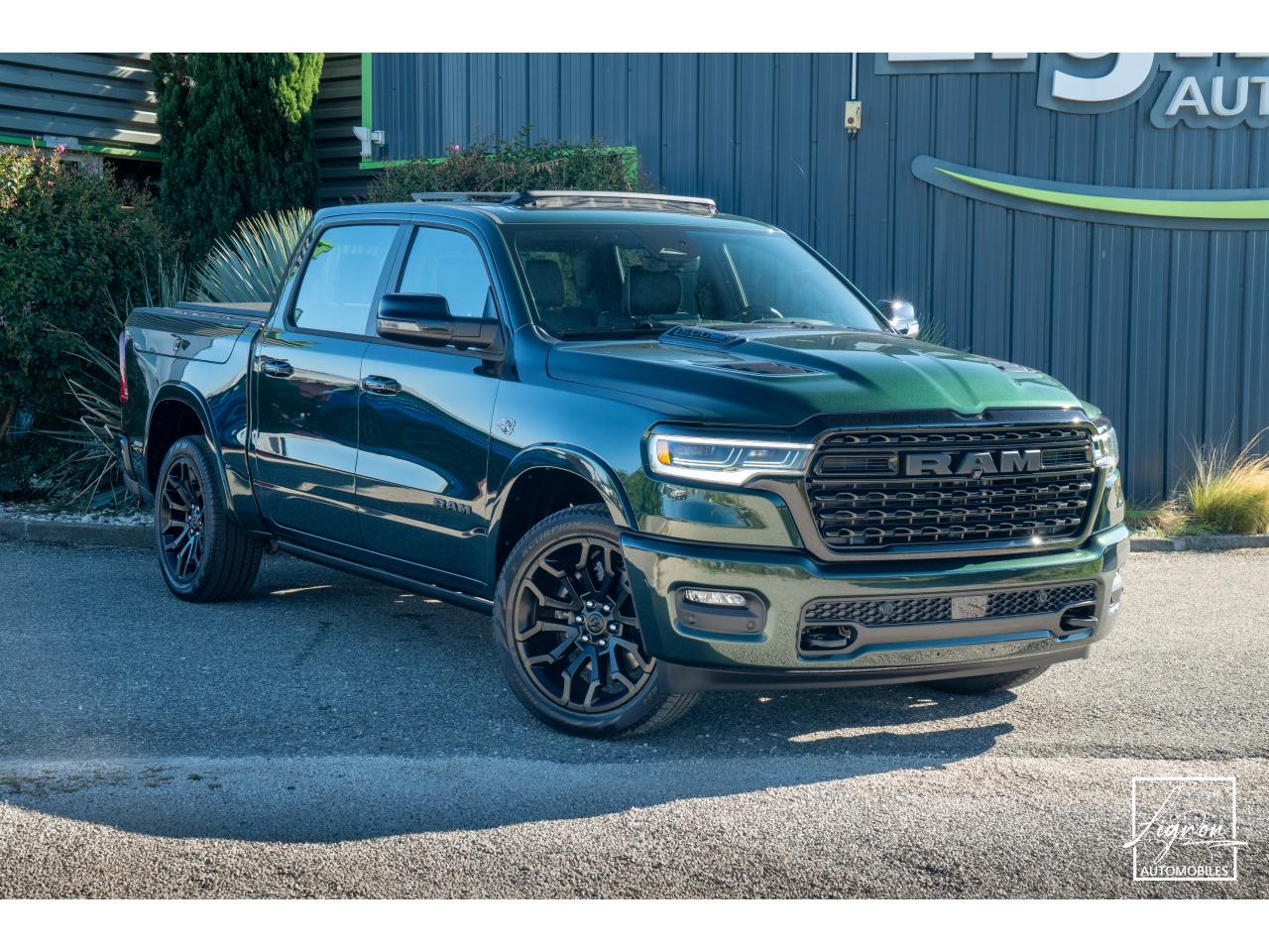 Photo DODGE RAM 1500 CREW LIMITED NIGHT EDITION RAMBOX HAYON MULTI 5.7 V8 400 CH eTORQUE