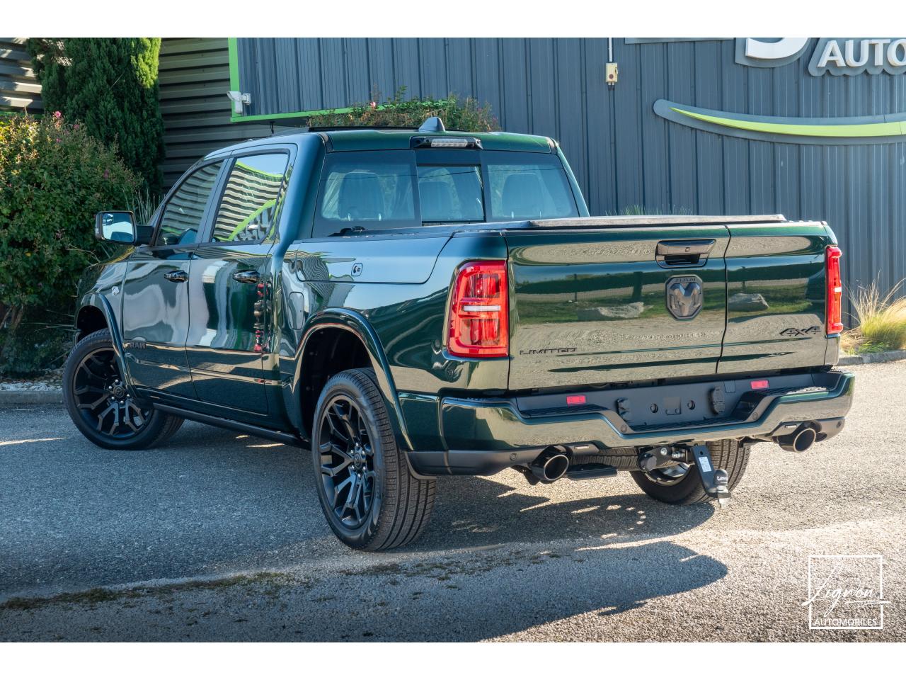 Photo DODGE RAM 1500 CREW LIMITED NIGHT EDITION RAMBOX HAYON MULTI 5.7 V8 400 CH eTORQUE