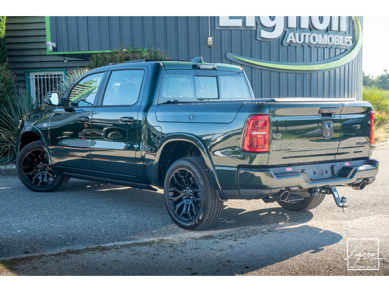 Photo DODGE RAM 1500 CREW LIMITED NIGHT EDITION RAMBOX HAYON MULTI 5.7 V8 400 CH eTORQUE
