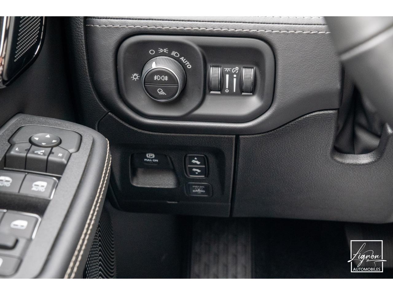 Photo DODGE RAM 1500 CREW LIMITED NIGHT EDITION RAMBOX HAYON MULTI 5.7 V8 400 CH eTORQUE