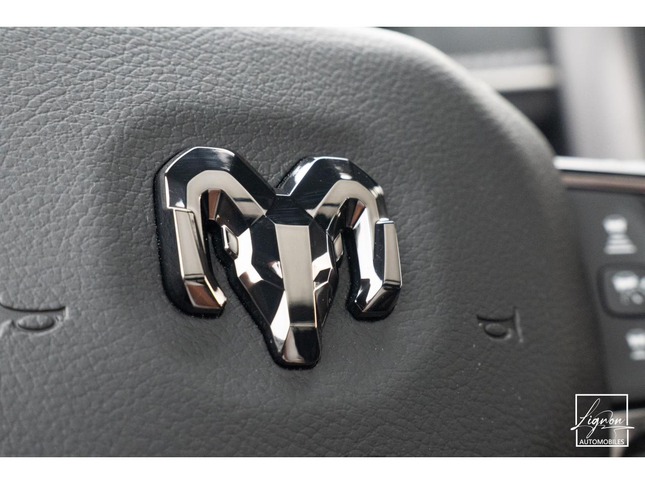 Photo DODGE RAM 1500 CREW LIMITED NIGHT EDITION RAMBOX HAYON MULTI 5.7 V8 400 CH eTORQUE
