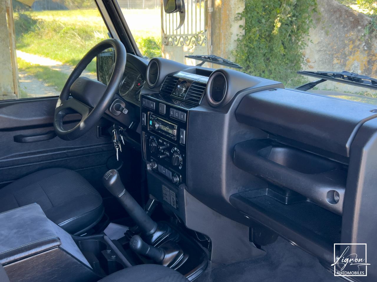 Photo LAND ROVER DEFENDER 110 TD4 2.2 Station Wagon 7 places