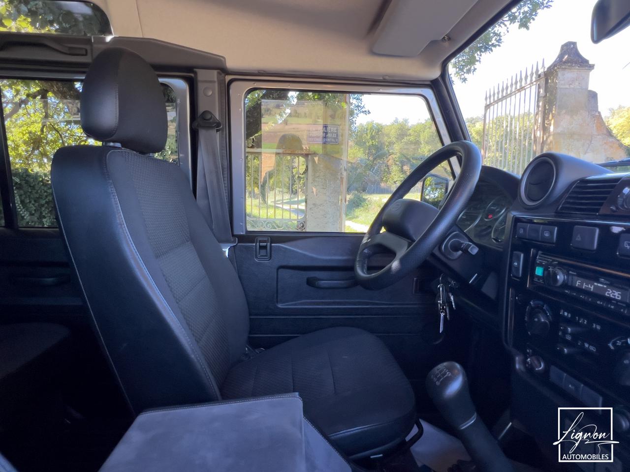 Photo LAND ROVER DEFENDER 110 TD4 2.2 Station Wagon 7 places