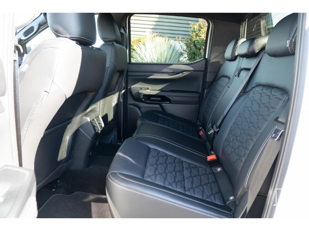 Photo FORD RANGER Platinum 3.0 V6 - 240 - BVA10  Double Cabine - TVA Apparente