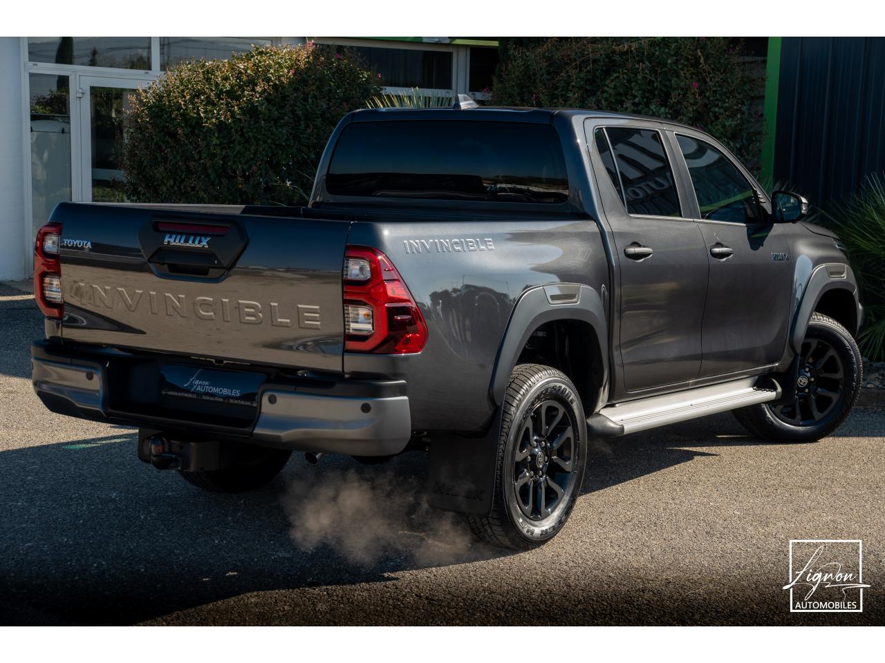 Photo TOYOTA HILUX 2.8L 204 ch D-4D 4x4 Invincible Double Cabine 4 places - TVA Apparente