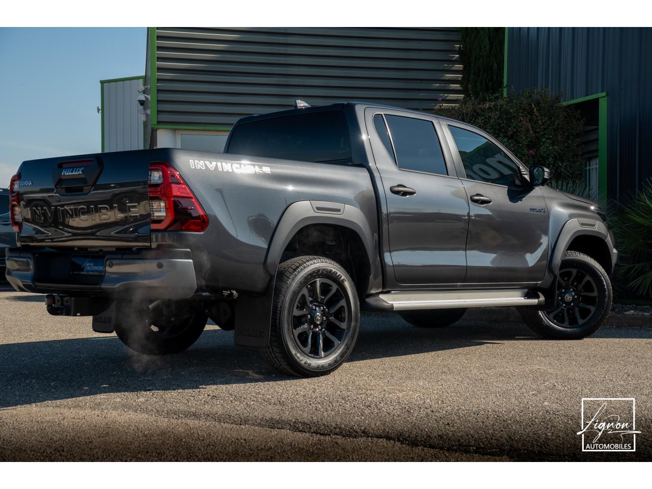 Photo TOYOTA HILUX 2.8L 204 ch D-4D 4x4 Invincible Double Cabine 4 places - TVA Apparente