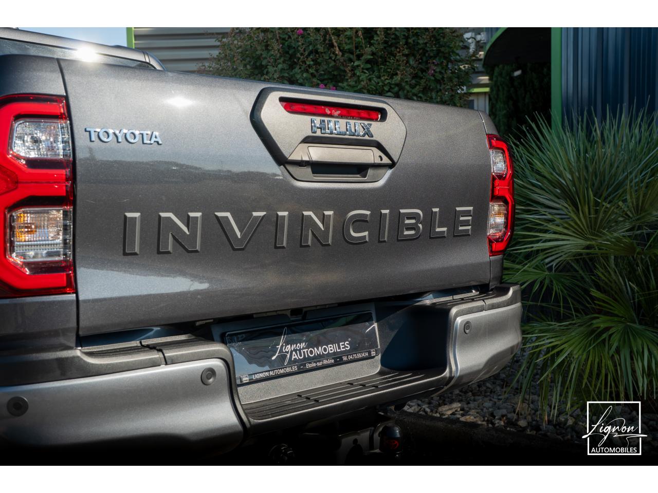 Photo TOYOTA HILUX 2.8L 204 ch D-4D 4x4 Invincible Double Cabine 4 places - TVA Apparente