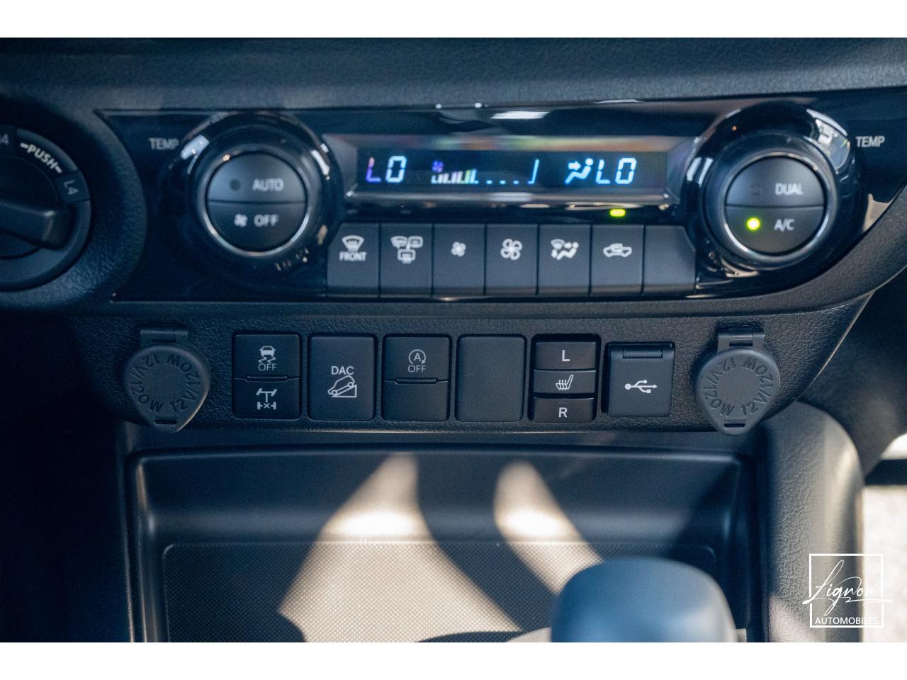 Photo TOYOTA HILUX 2.8L 204 ch D-4D 4x4 Invincible Double Cabine 4 places - TVA Apparente