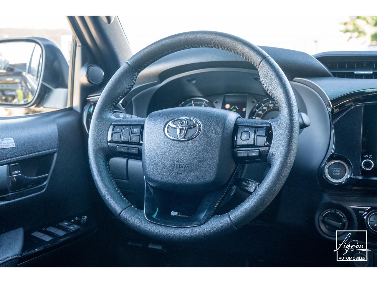 Photo TOYOTA HILUX 2.8L 204 ch D-4D 4x4 Invincible Double Cabine 4 places - TVA Apparente