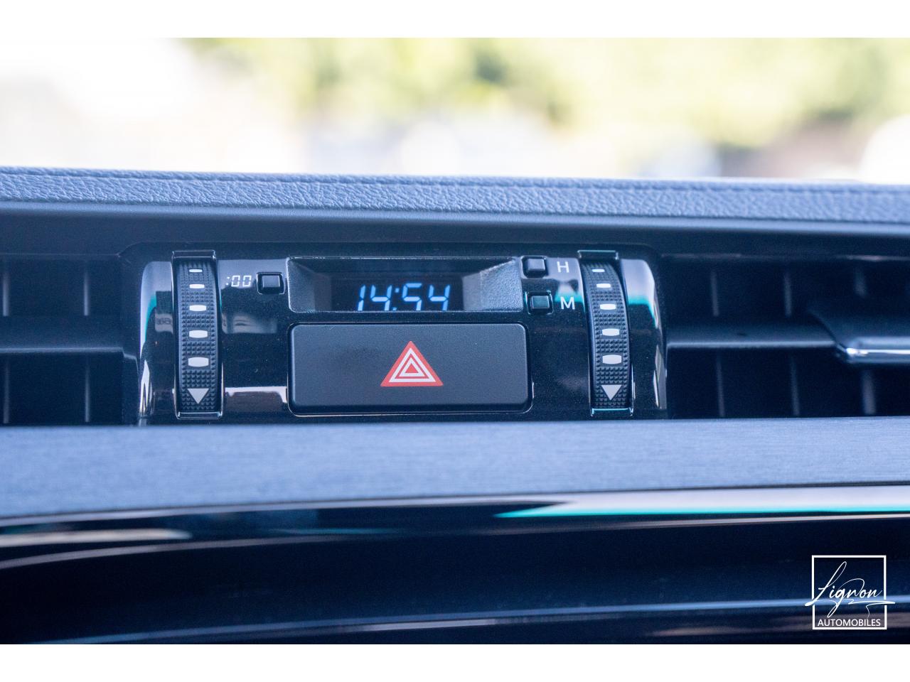 Photo TOYOTA HILUX 2.8L 204 ch D-4D 4x4 Invincible Double Cabine 4 places - TVA Apparente