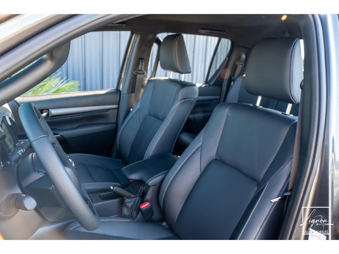Photo TOYOTA HILUX 2.8L 204 ch D-4D 4x4 Invincible Double Cabine 4 places - TVA Apparente