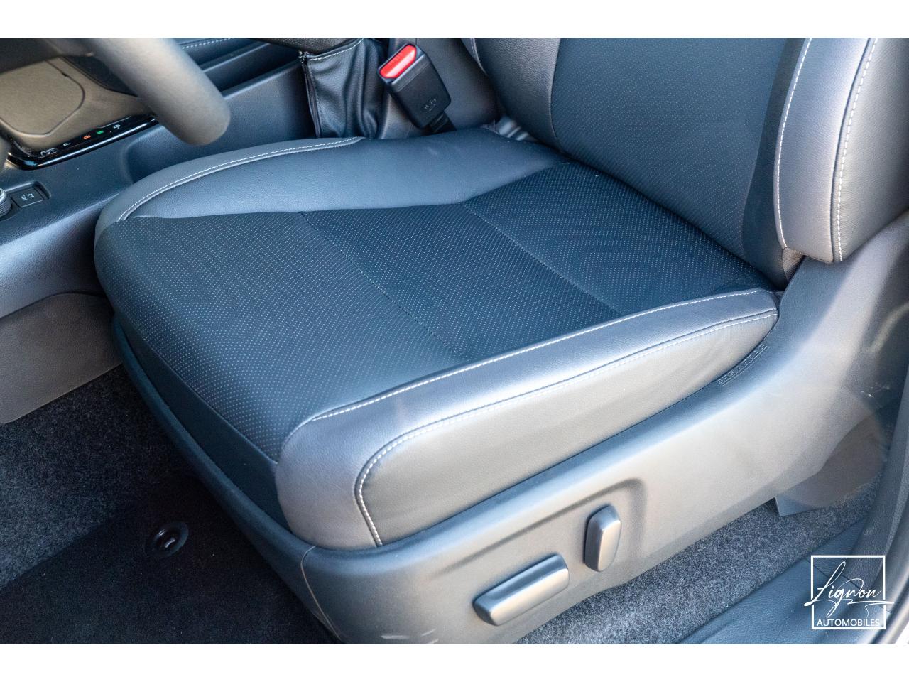 Photo TOYOTA HILUX 2.8L 204 ch D-4D 4x4 Invincible Double Cabine 4 places - TVA Apparente
