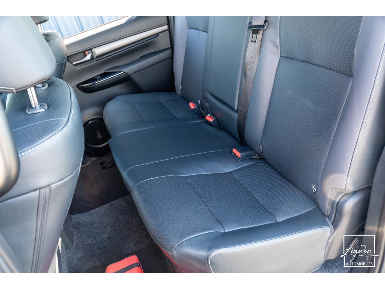 Photo TOYOTA HILUX 2.8L 204 ch D-4D 4x4 Invincible Double Cabine 4 places - TVA Apparente