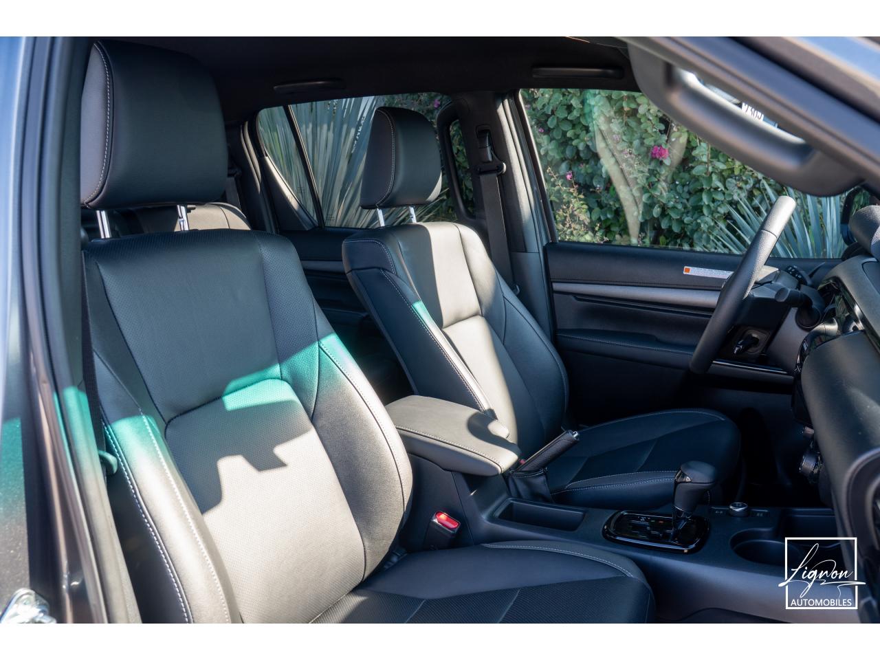 Photo TOYOTA HILUX 2.8L 204 ch D-4D 4x4 Invincible Double Cabine 4 places - TVA Apparente