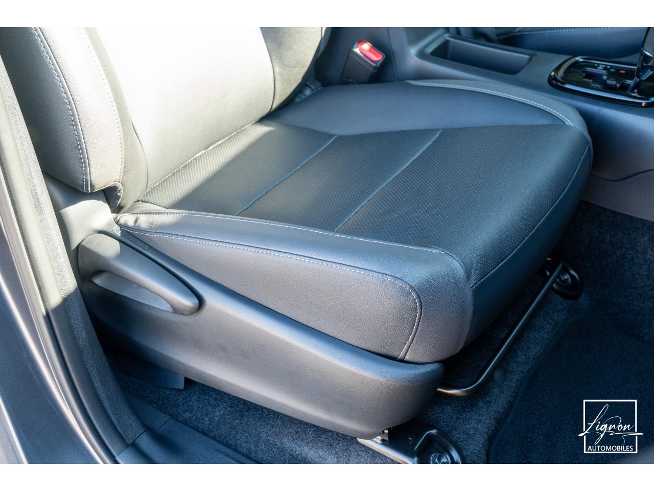 Photo TOYOTA HILUX 2.8L 204 ch D-4D 4x4 Invincible Double Cabine 4 places - TVA Apparente
