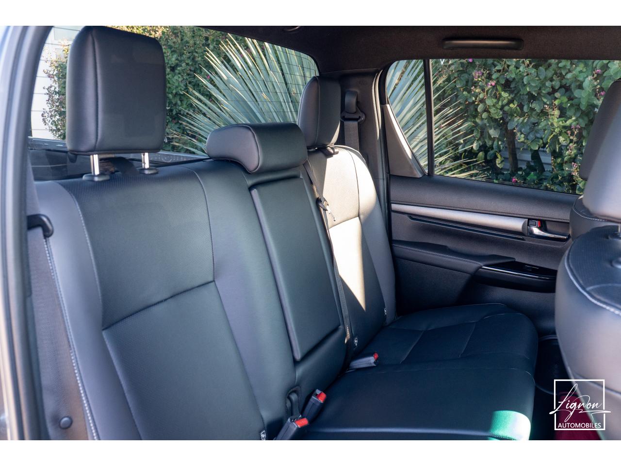 Photo TOYOTA HILUX 2.8L 204 ch D-4D 4x4 Invincible Double Cabine 4 places - TVA Apparente