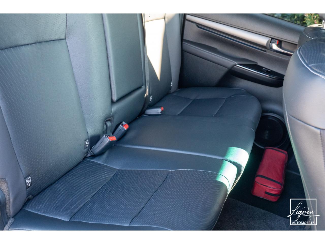 Photo TOYOTA HILUX 2.8L 204 ch D-4D 4x4 Invincible Double Cabine 4 places - TVA Apparente