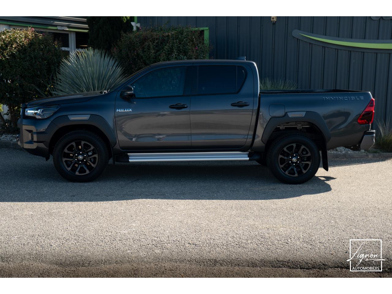 TOYOTA HILUX 2.8L 204 ch D-4D 4x4 Invincible Double Cabine 4 places - TVA Apparente