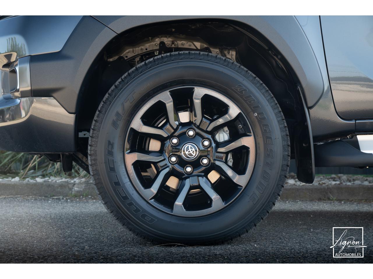 Photo TOYOTA HILUX 2.8L 204 ch D-4D 4x4 Invincible Double Cabine 4 places - TVA Apparente