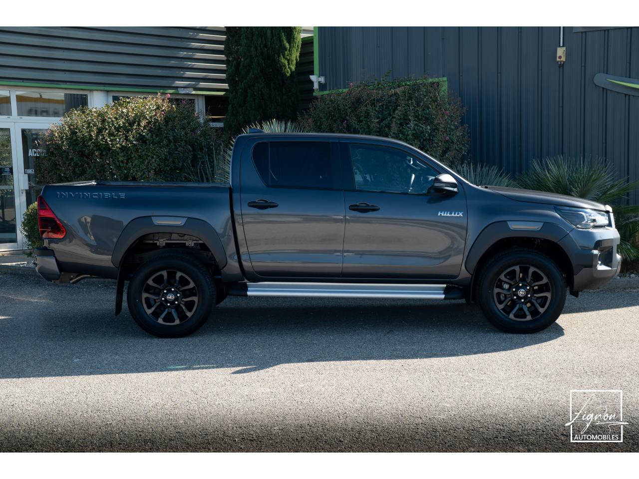 Photo TOYOTA HILUX 2.8L 204 ch D-4D 4x4 Invincible Double Cabine 4 places - TVA Apparente