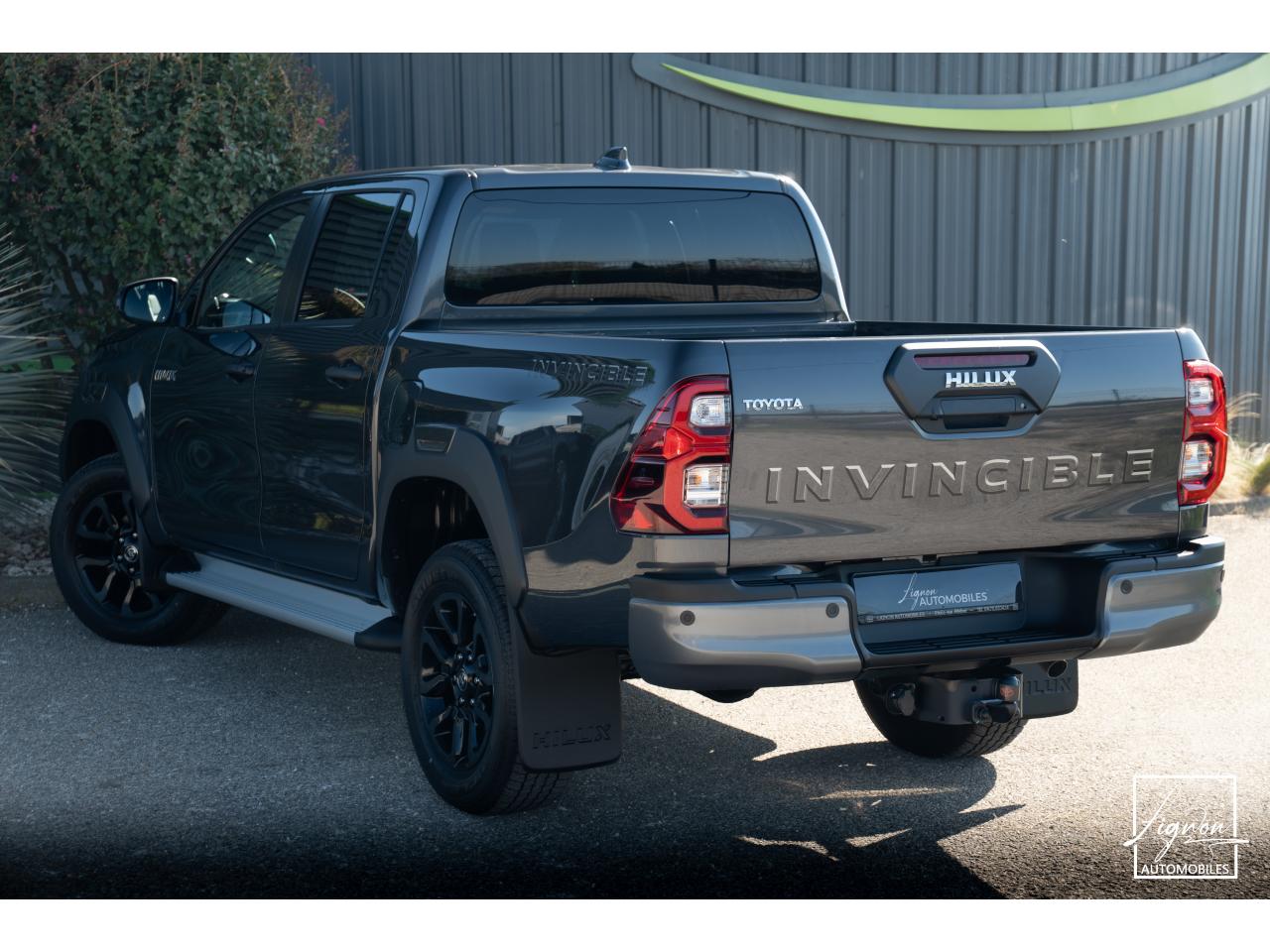 Photo TOYOTA HILUX 2.8L 204 ch D-4D 4x4 Invincible Double Cabine 4 places - TVA Apparente