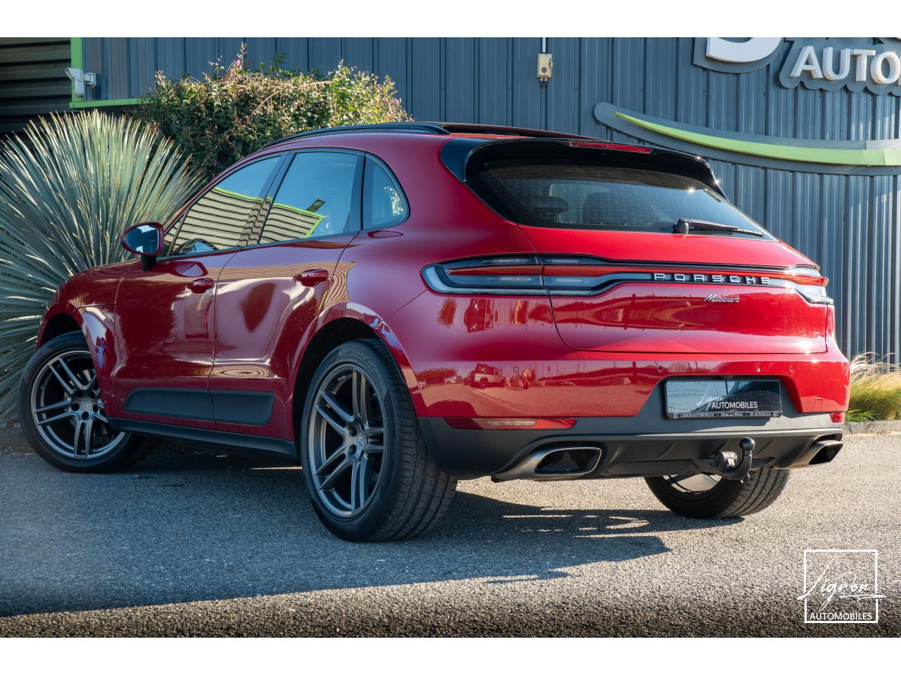 Photo PORSCHE MACAN 2.0 245 1ER MAIN - Toit Pano/Attelage elec./PASM/BOSE/ACC
