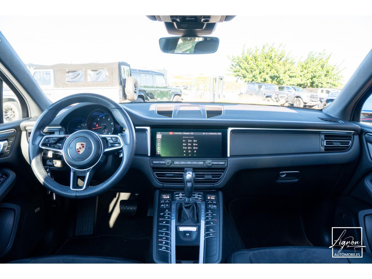 Photo PORSCHE MACAN 2.0 245 1ER MAIN - Toit Pano/Attelage elec./PASM/BOSE/ACC