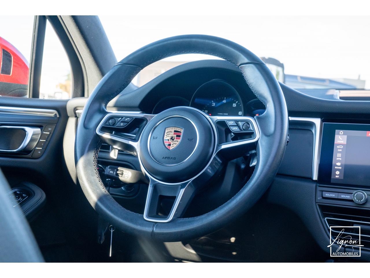 Photo PORSCHE MACAN 2.0 245 1ER MAIN - Toit Pano/Attelage elec./PASM/BOSE/ACC