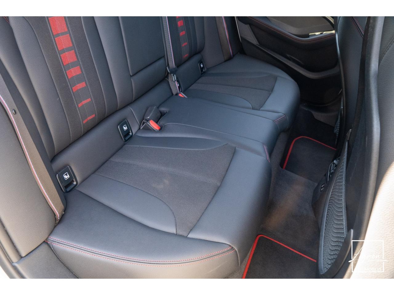 Photo BMW SERIE 1 128ti - BVA Sport  BERLINE F40 .