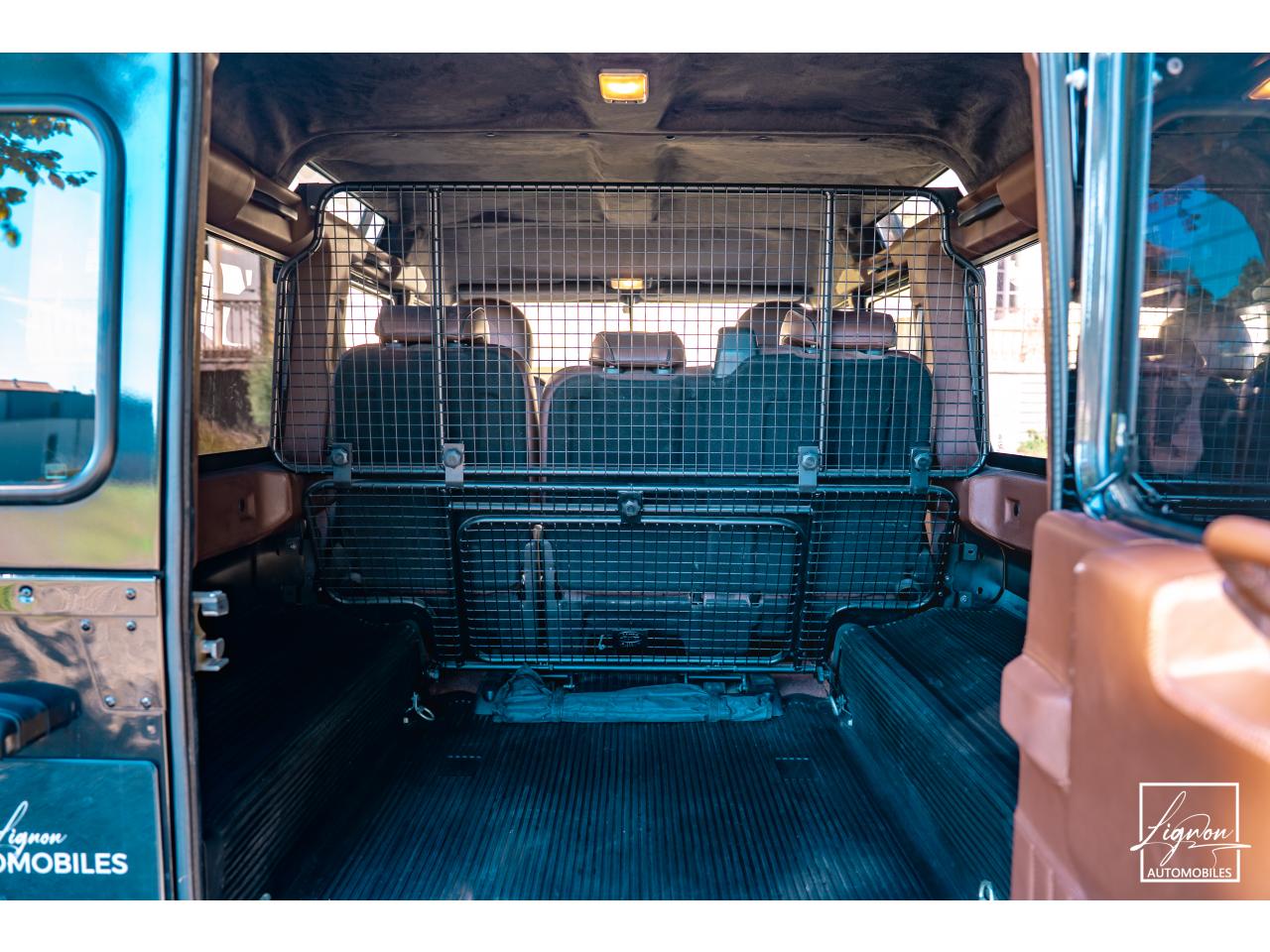 Photo LAND ROVER DEFENDER 110 2.2 Td4 110 SW - ' Santorini Black '