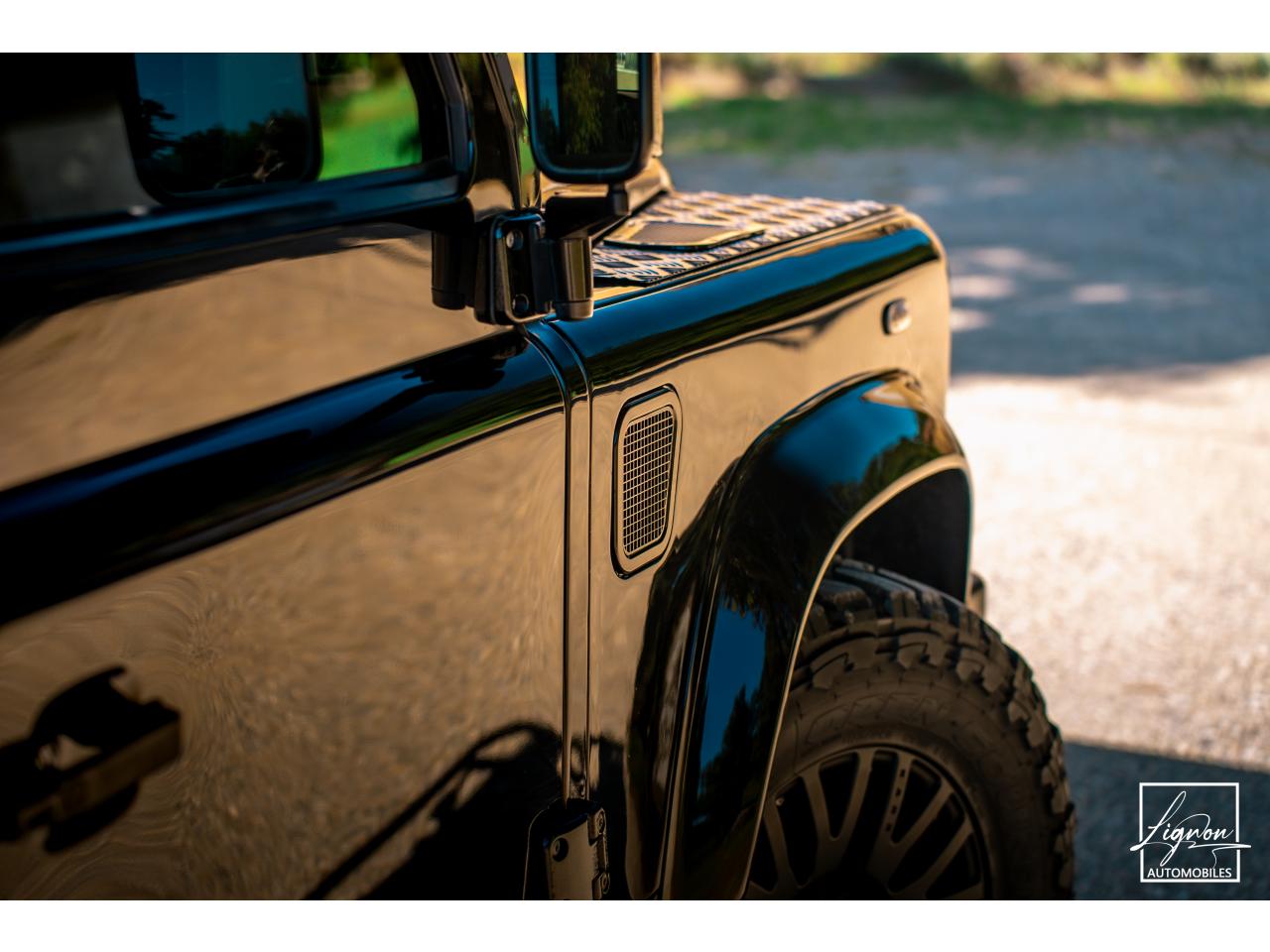Photo LAND ROVER DEFENDER 110 2.2 Td4 110 SW - ' Santorini Black '