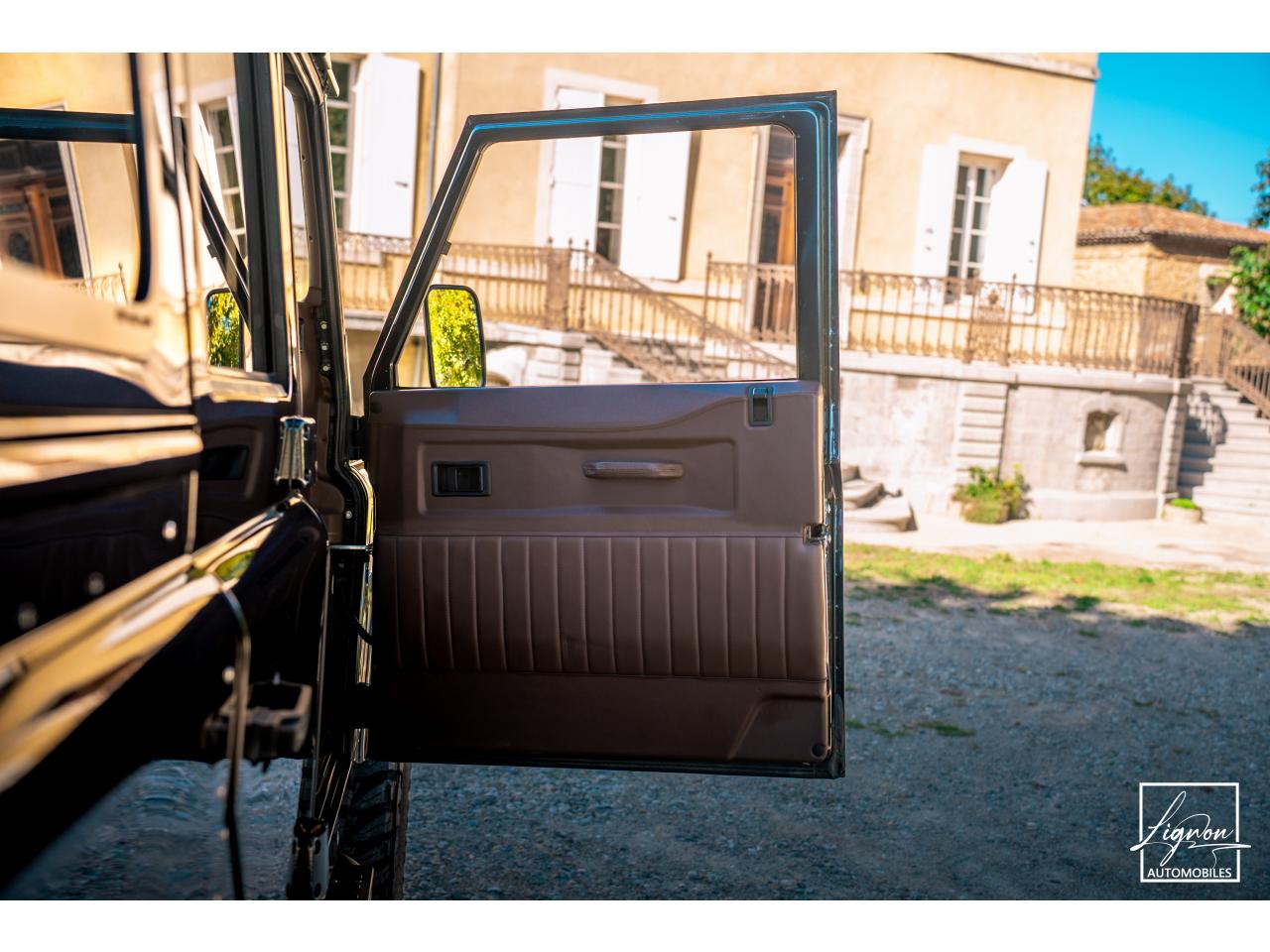 Photo LAND ROVER DEFENDER 110 2.2 Td4 110 SW - ' Santorini Black '